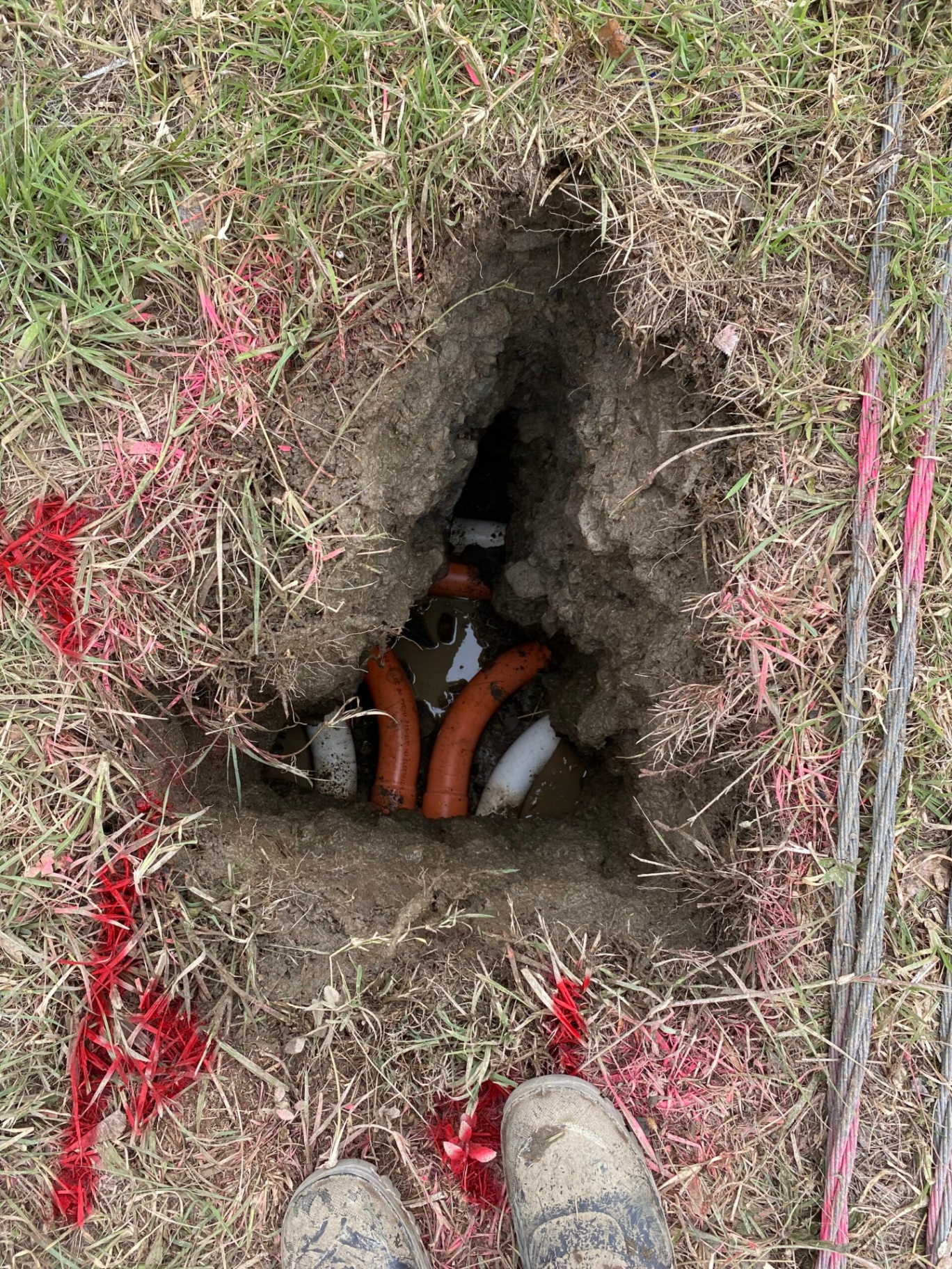 Potholing to verify buried service alignment