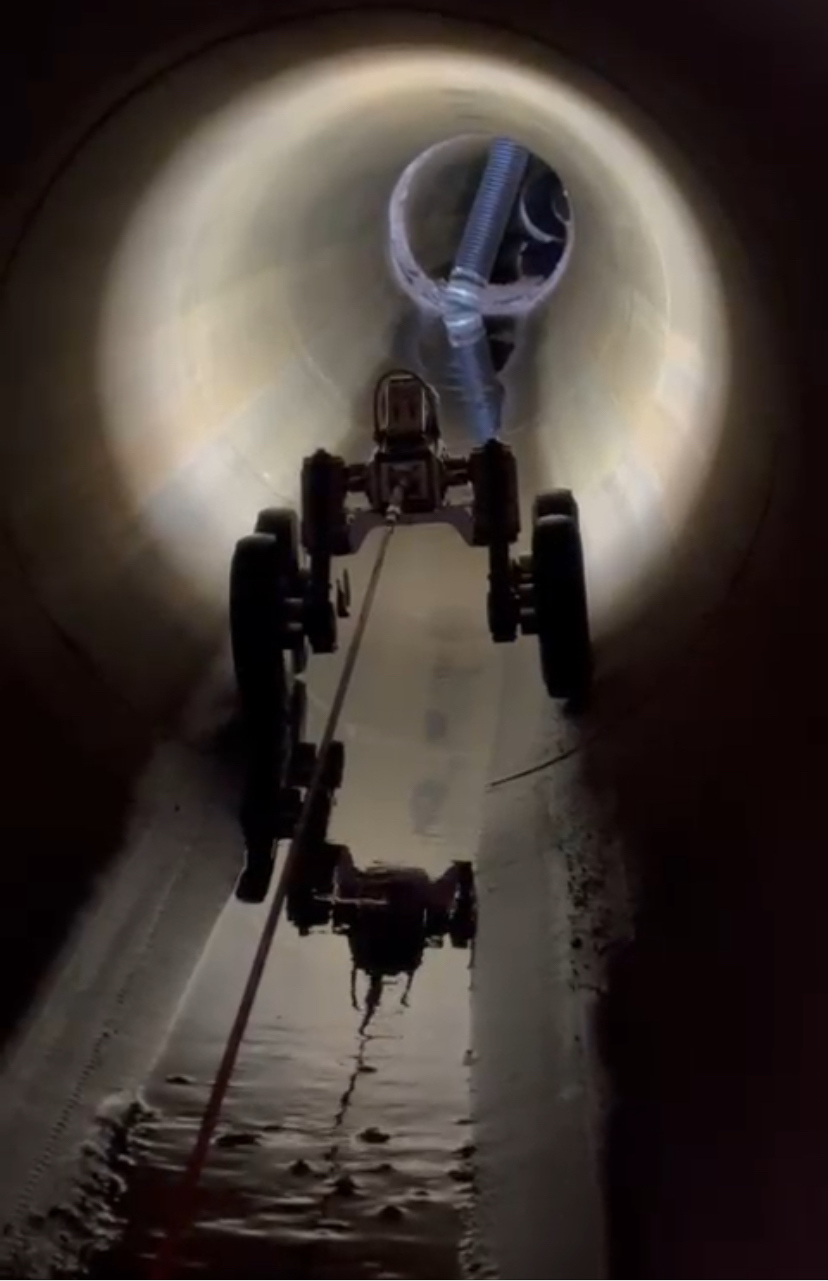 Crawler traversing a large-diameter stormwater main